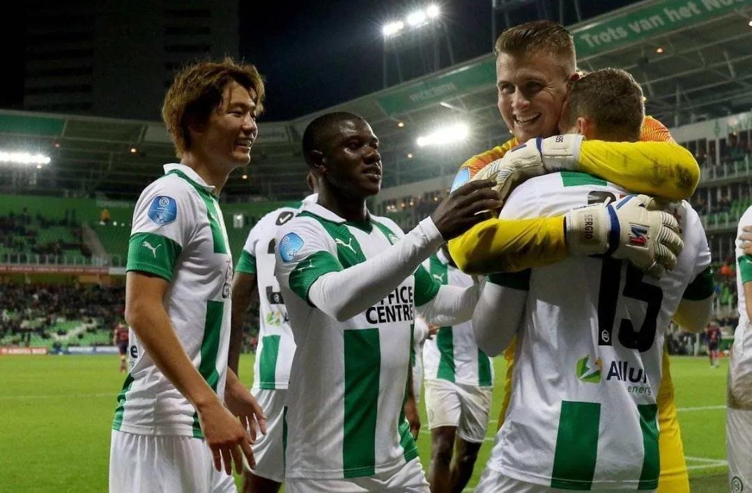 现代足球不 现代足球不