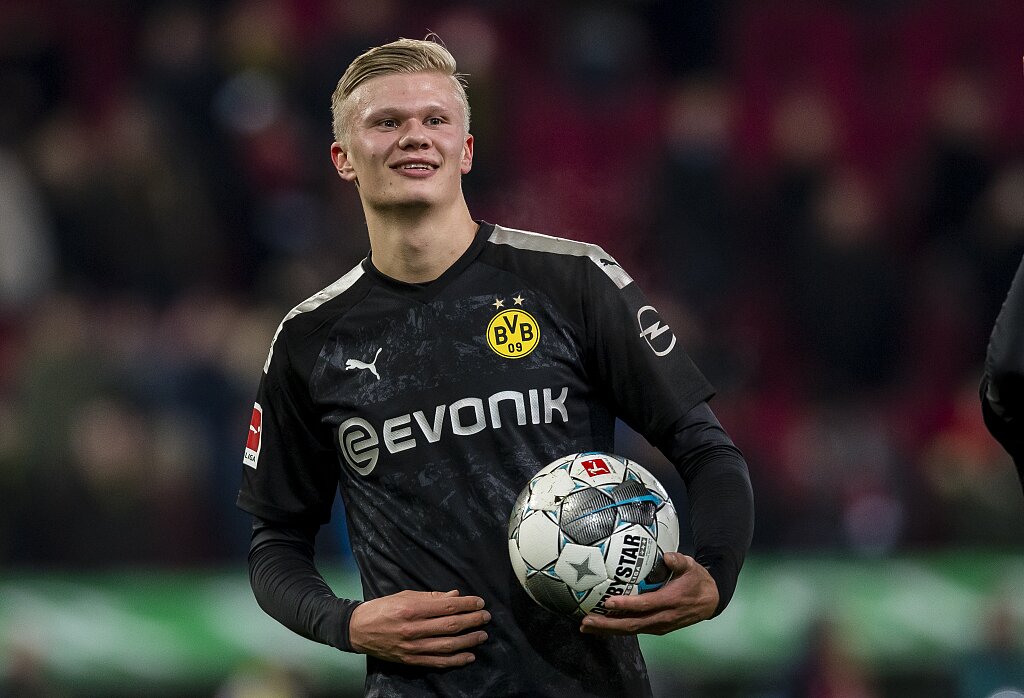 她需要把低 她需要把低